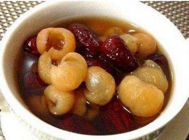 例假期间多吃什么食物好排除污血更好孕(女人来月经吃什么能排出污血)