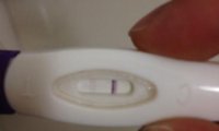 验孕棒下面的线非常浅是怎么回事(验孕试纸有一条线很淡基本看不出来)