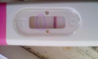 验孕棒半条线怎么回事(验孕棒t线比c线深是怎么回事）