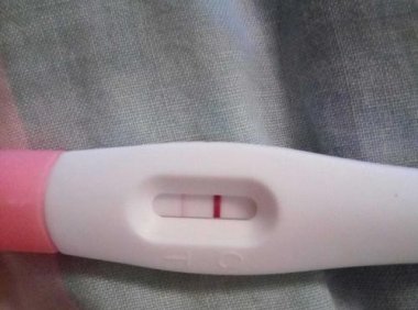 验孕棒一小时后两条线正常吗(验孕试纸半个小时后变成2条杠)