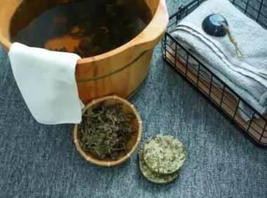 艾叶泡脚助孕是真的吗(用艾草泡脚有助于睡眠么）