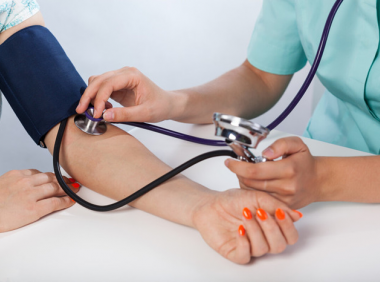 血压偏高怎么回事(血压14090头昏昏沉沉的）